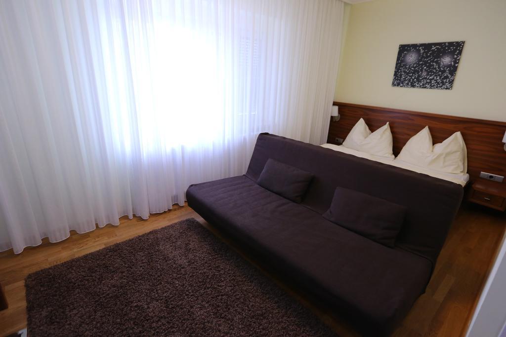 Hotel & Konditorei May Neufeld an der Leitha Esterno foto