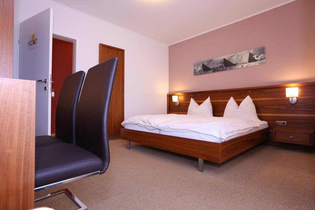 Hotel & Konditorei May Neufeld an der Leitha Camera foto